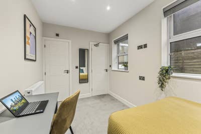 Fantastic Studio Room - Mayors Walk PE3 Main Photo