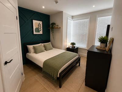 Modern Double with Ensuite (No Bills) Main Photo