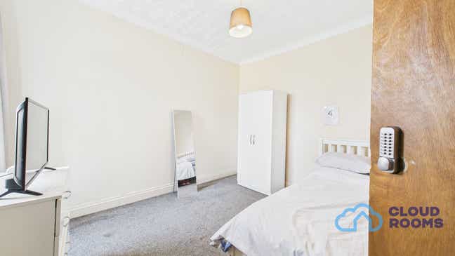 Double Room – UB7 🏠 West Drayton Elizabeth Line Main Photo