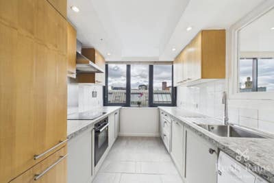 Looking for a housemate for a 2 bed flat! Main Photo