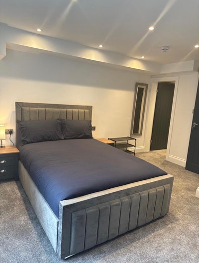 Newly Refurbished Room with Ensuite in Springhead Main Photo