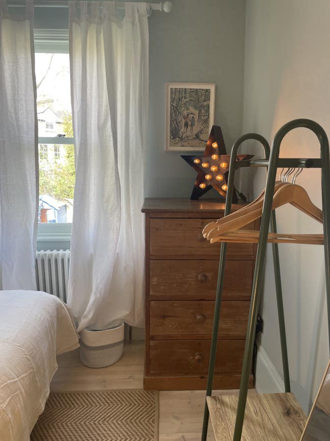 Room offered in friendly family house  Main Photo