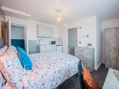 The Studio Close to IKEA - High Street PE2 Main Photo