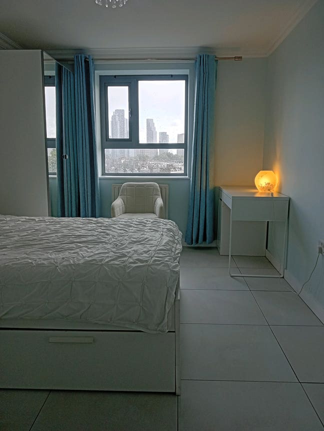 Bright double room with a view. prime location  Main Photo