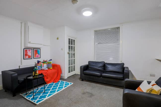 Premium Ensuites - Prime Location! Main Photo