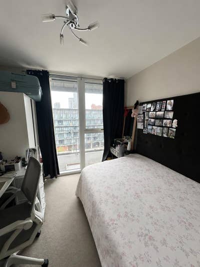 Double Room Available in a Modern City Centre Flat Main Photo