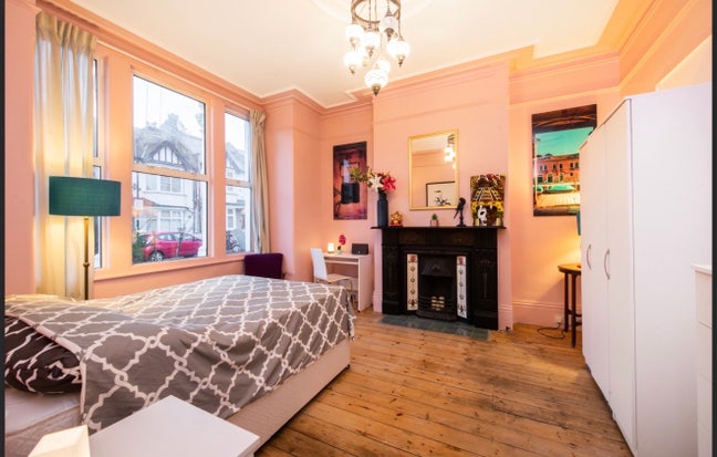 😍Spacious Room in a Super Warm House😍 Main Photo