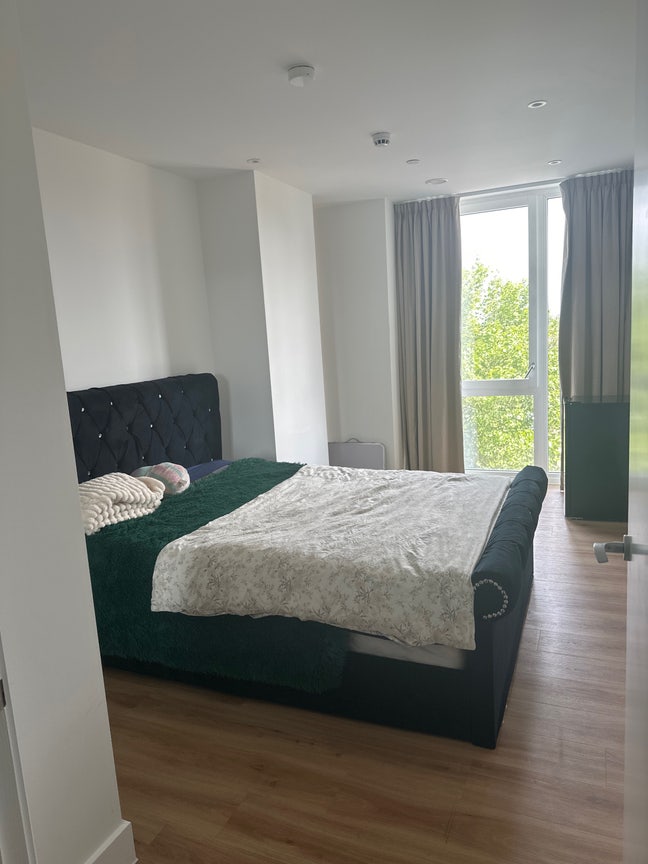 Spacious Room To Let Main Photo