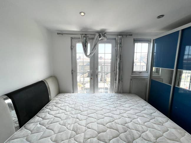 Fully Furnished 3-Bedroom House in Plaistow E13 Main Photo