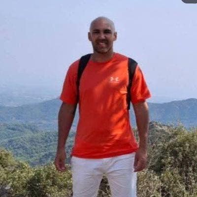 Professional Male seeks a single or double room Main Photo