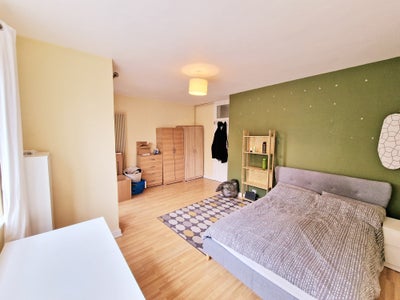 Massive Room Inc All Bills. Ref SE8 Main Photo