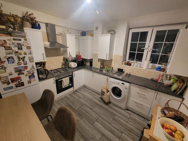 Small Double Bedroom  Main Photo