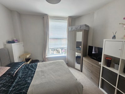 Excellent Location Ensuite Room in Perryfield St. Main Photo