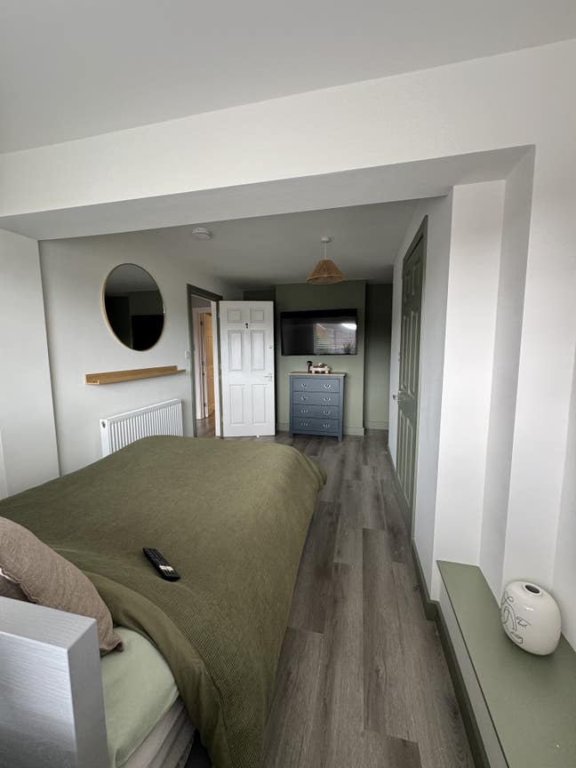  Modern Double Ensuite Room - Available Now Main Photo
