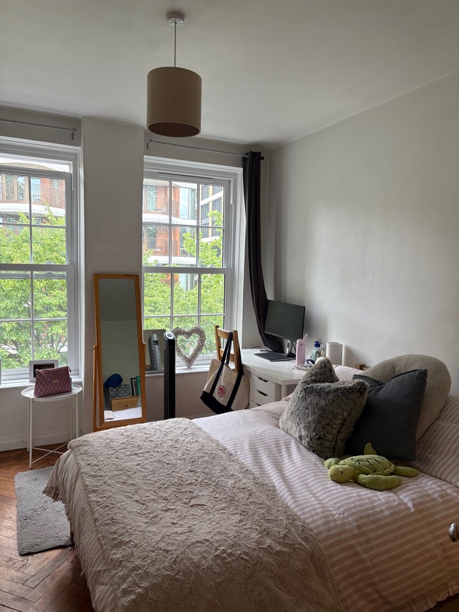 Double room to rent in Borough Main Photo