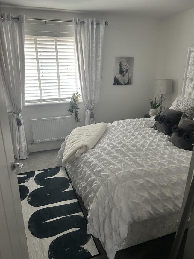 Large Double Room to rent in a friendly home Main Photo