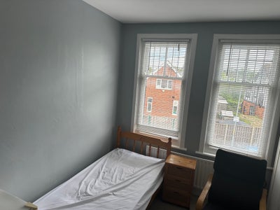 Single room close to town center Main Photo