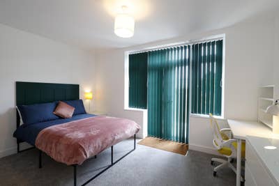 High Spec | Ensuite | Garden Access | Parking Main Photo