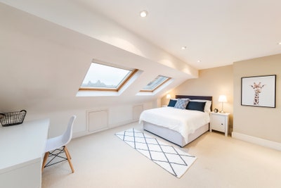 Stunning top floor room next to Clapham South Tube Main Photo