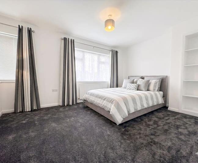 Dazzling Room – RM19 🏠 Purfleet-on-Thames Main Photo