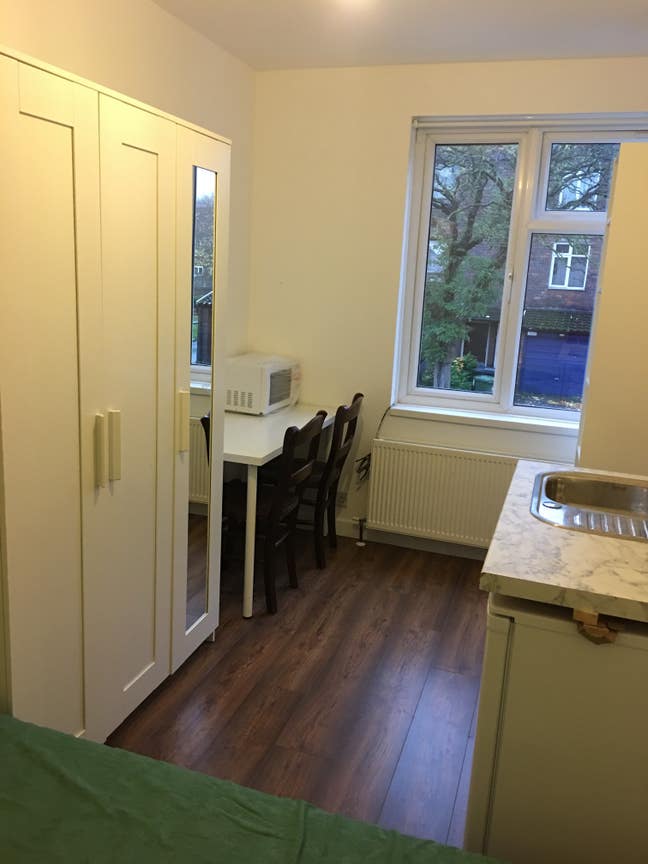 Large Semi-Suite Rooms  &pound;750 and &pound;780 Main Photo