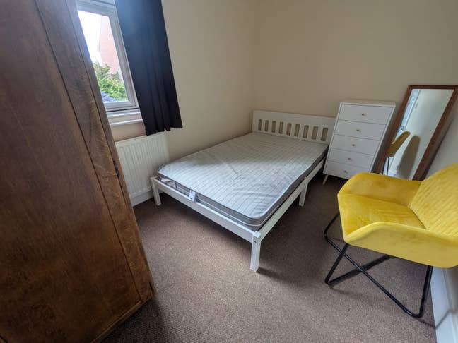 Rooms Available @ Montague Street Main Photo