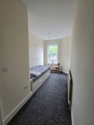 Room to rent Main Photo