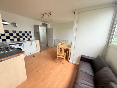 Spacious Room for rent in Putney Main Photo