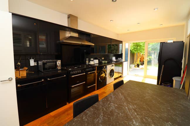 Room Going Fast: Secure This West Ealing Gem Now Main Photo