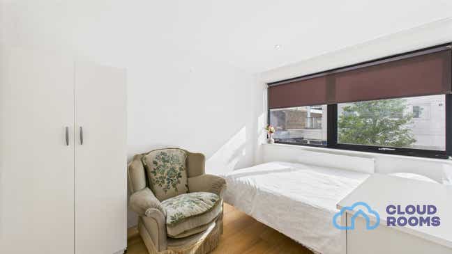 Two Stunning Double Room – GU14 🏠 Farnborough Main Photo