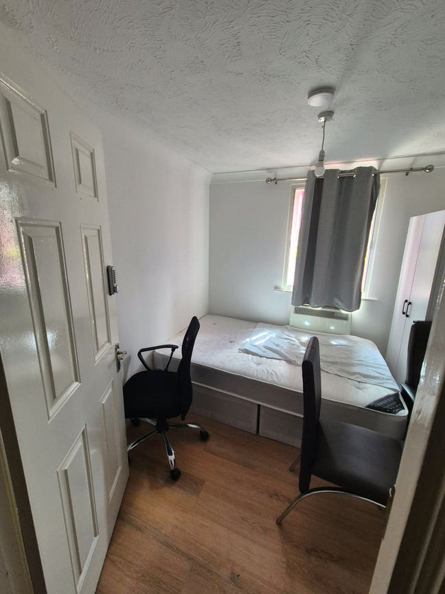 Small Double in Catford 850 Universal Credit Allow Main Photo
