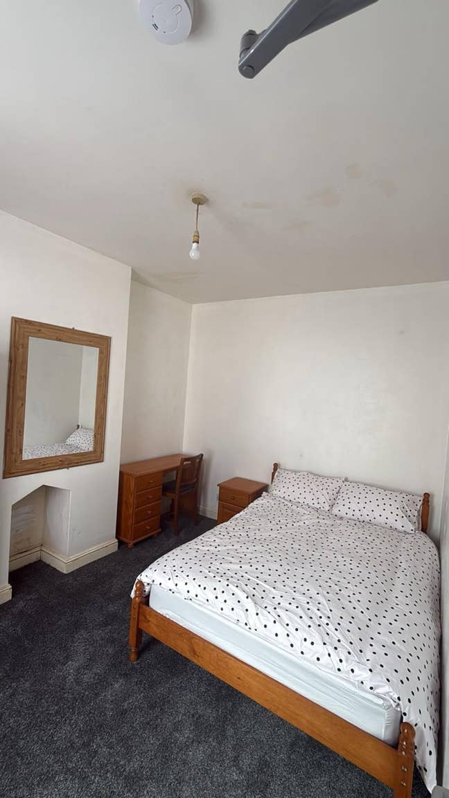 Room For Benefits Claimants Only In Moseley  Main Photo