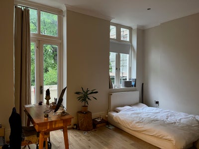 Large bedroom with en suite bathroom and balcony Main Photo