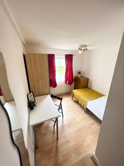 Single Rooms Walking Distance to the Station Main Photo