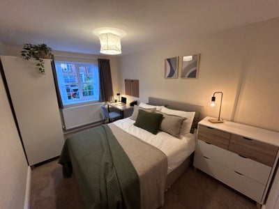 Ensuite Room Available - Wharton Crescent Main Photo