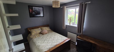Double bedroom in peaceful location Main Photo