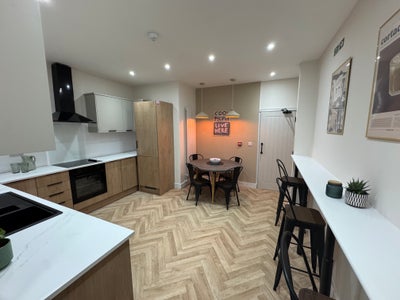 First flr dbl with en-suite| nr Tram 🚋 | Parking Main Photo