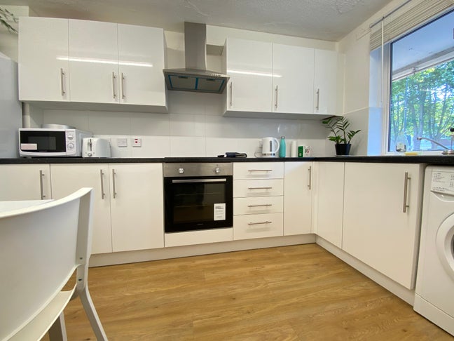 Amazing Single Room in Whitechapel Mile End Road Main Photo