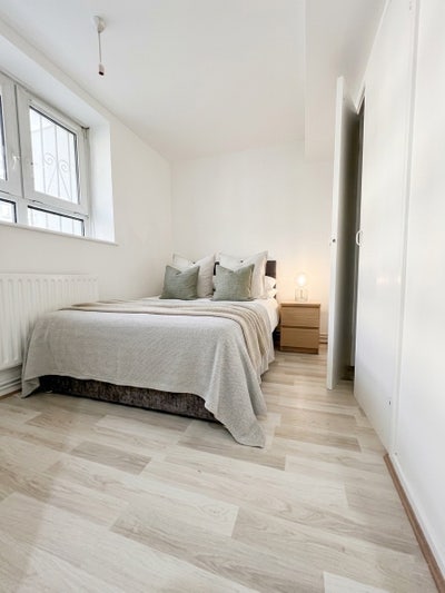 Bright Room | Next to Brick Lane & Docks!! Main Photo