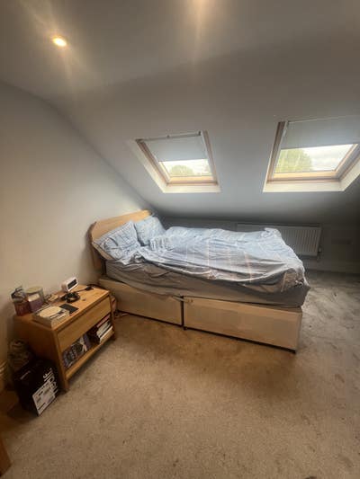 Spacious Attic Room Main Photo