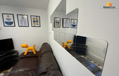 Cosy Double Room Near Station + Bills & Cleaner Main Photo