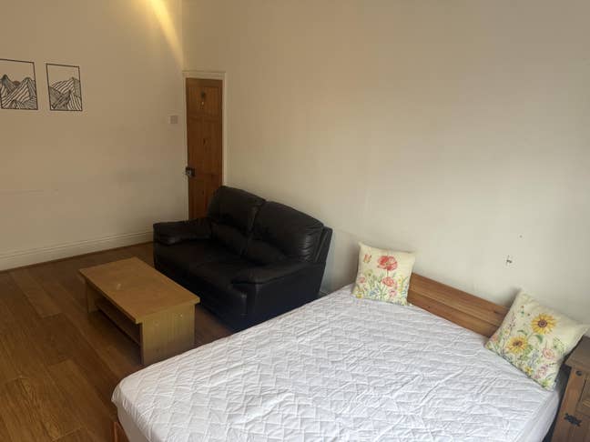 Large spacious, room to let in South Wigston  Main Photo
