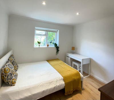 Modern W12 Double Room - Prime Location! Main Photo