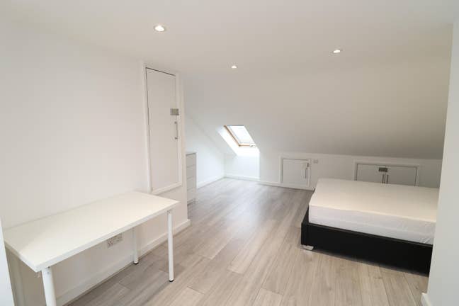 Charming Charlton, Loft En-suite Main Photo