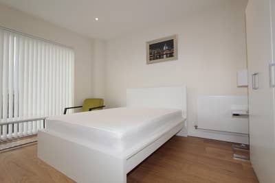 Double Bedroom Available Near River Thames Main Photo