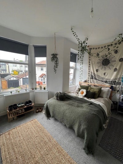Double room, en suite in refurbished house Main Photo