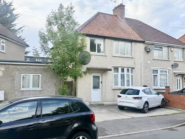 Stunning 3 Bed House In Hayes End UB3 Main Photo