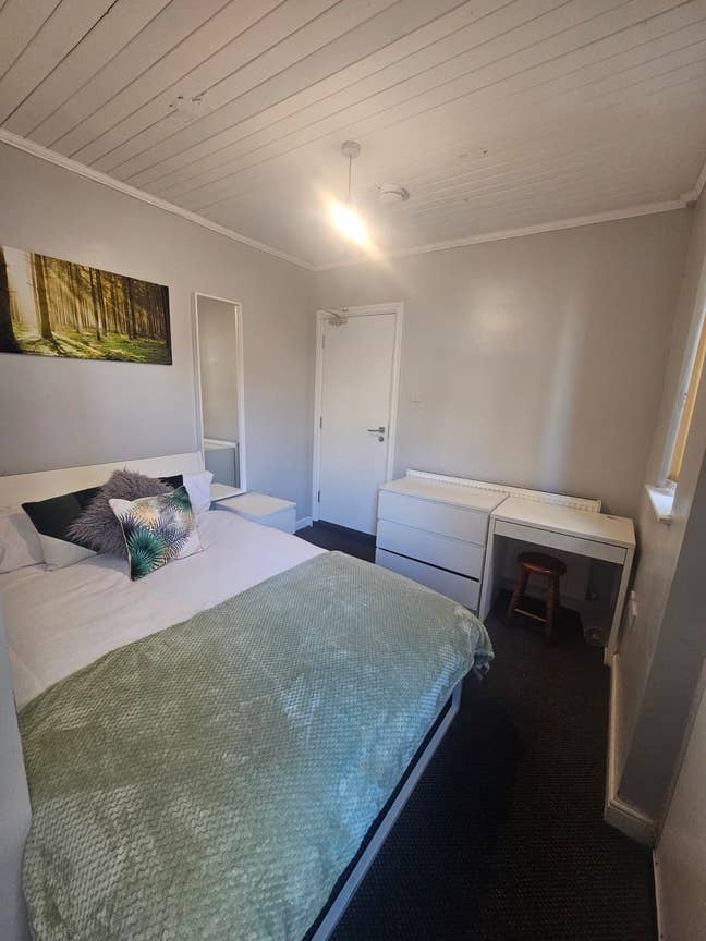 🏡 Modern Room Available – Salford |Bills Included Main Photo