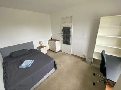 Cozy room in a comfortable flat behind St. Pancras Main Photo