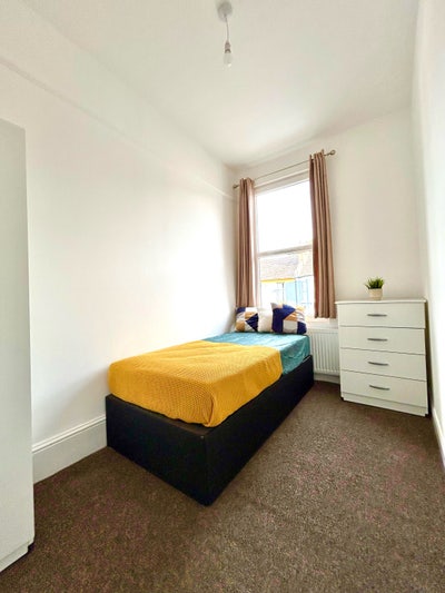 🌟Brand New Single Room in Manor House 🌟 Main Photo